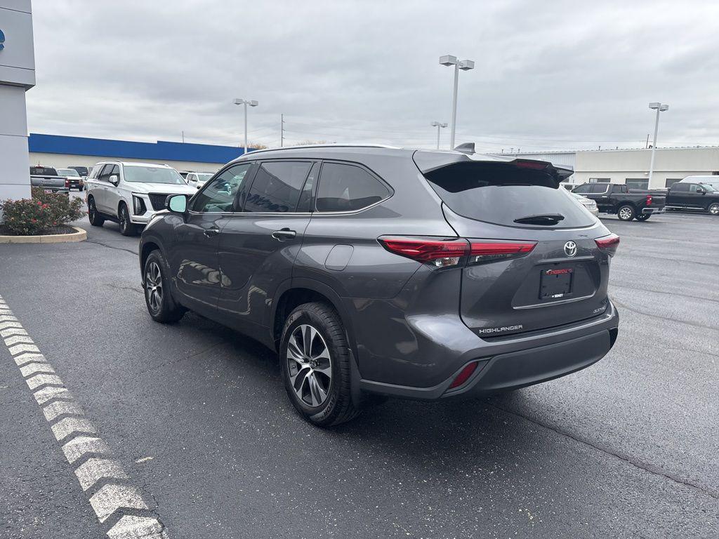 used 2021 Toyota Highlander car, priced at $31,040
