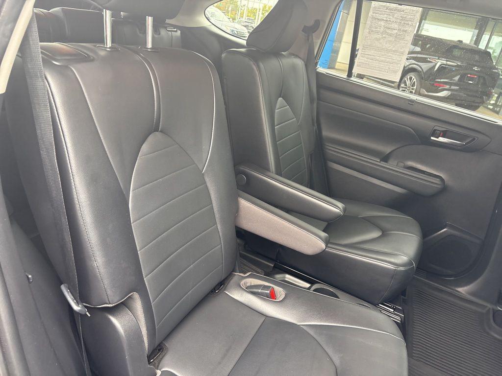 used 2021 Toyota Highlander car, priced at $31,040