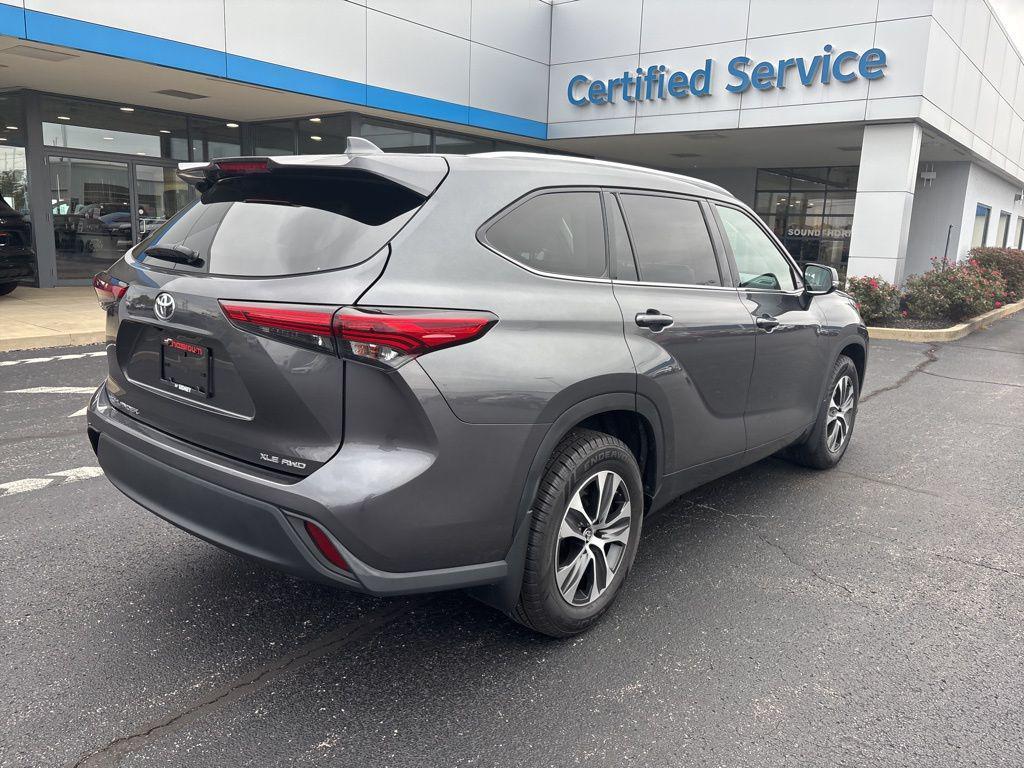 used 2021 Toyota Highlander car, priced at $31,040