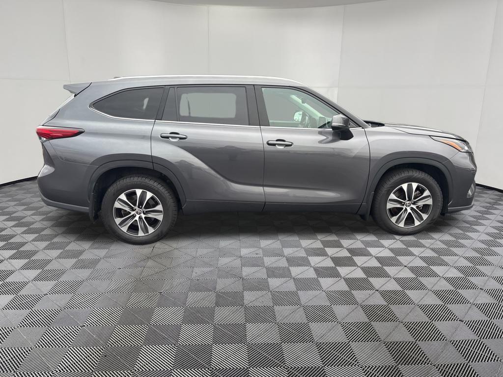 used 2021 Toyota Highlander car, priced at $29,699