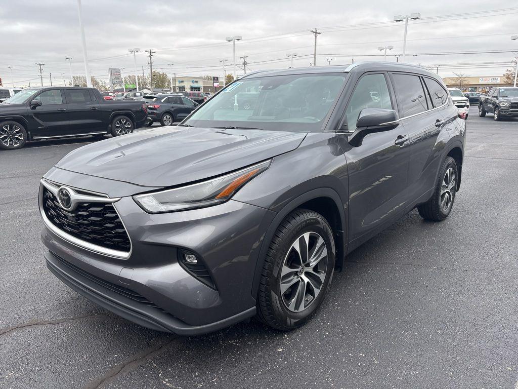 used 2021 Toyota Highlander car, priced at $31,040