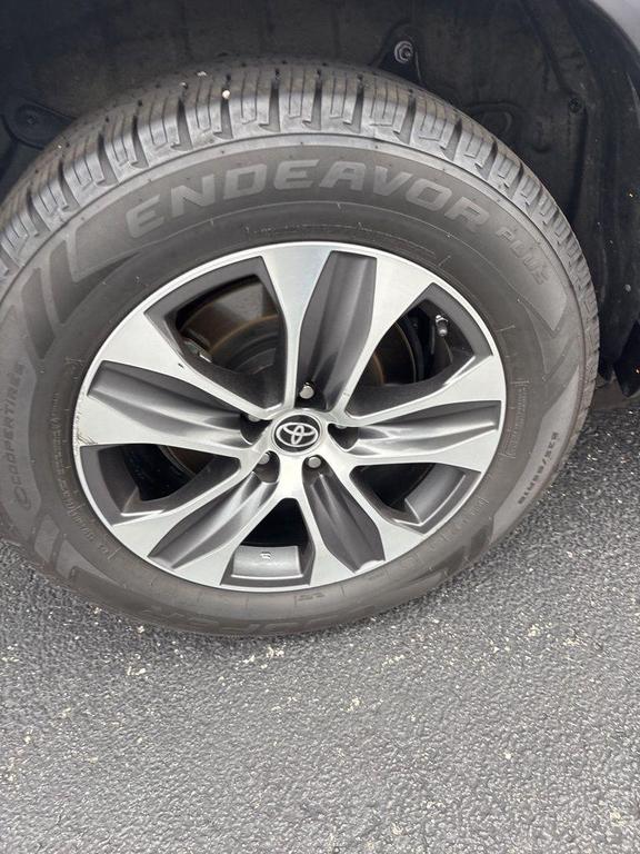 used 2021 Toyota Highlander car, priced at $31,040