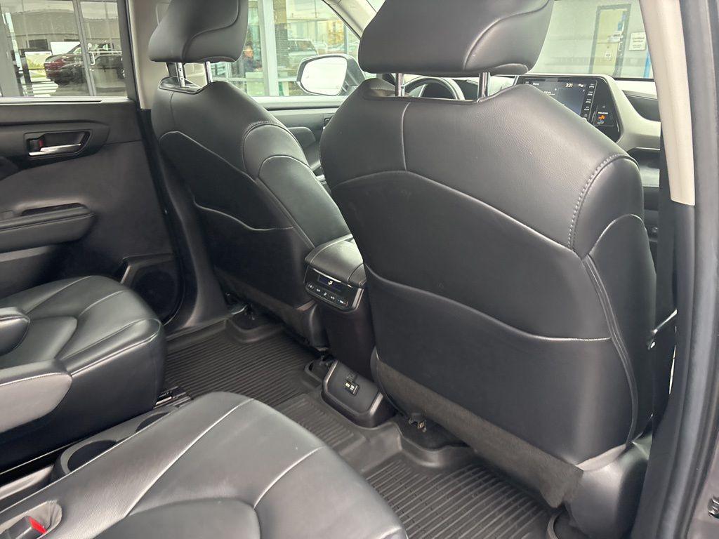 used 2021 Toyota Highlander car, priced at $31,040