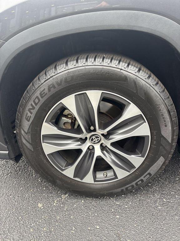 used 2021 Toyota Highlander car, priced at $31,040