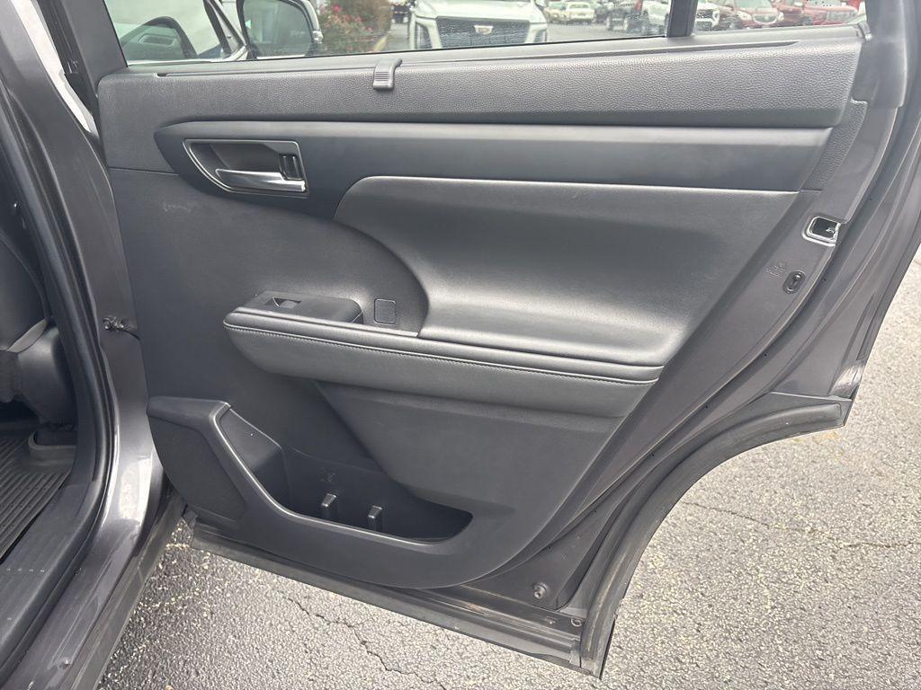 used 2021 Toyota Highlander car, priced at $31,040