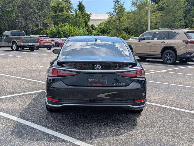 new 2025 Lexus ES 300h car, priced at $48,387
