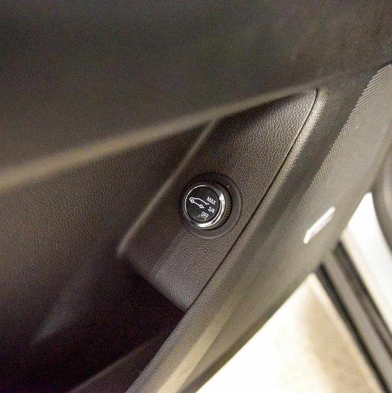 used 2023 Chevrolet Traverse car, priced at $34,499