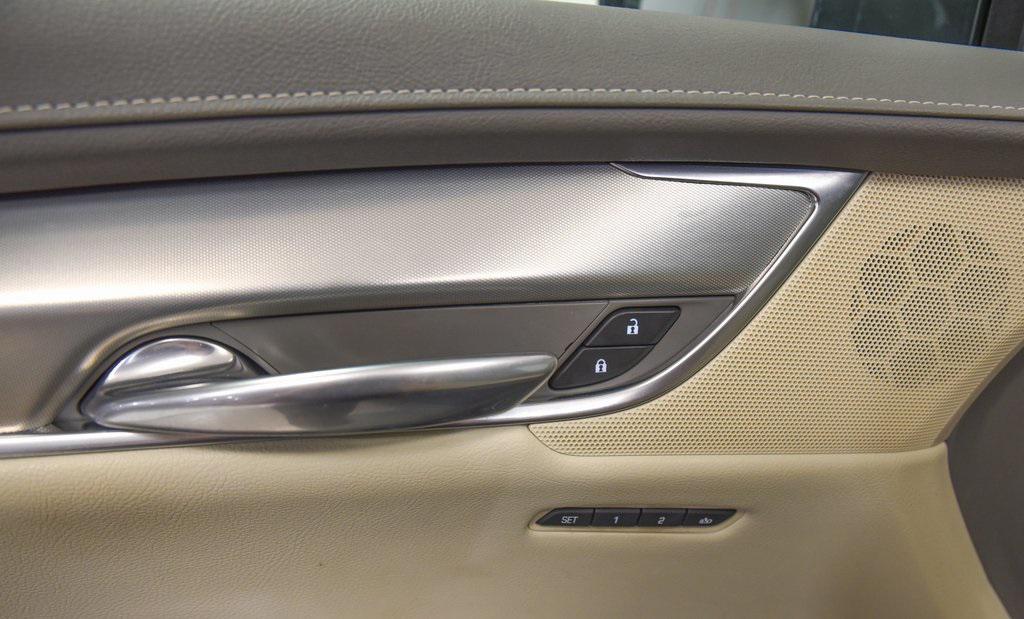 used 2017 Cadillac XT5 car, priced at $15,500