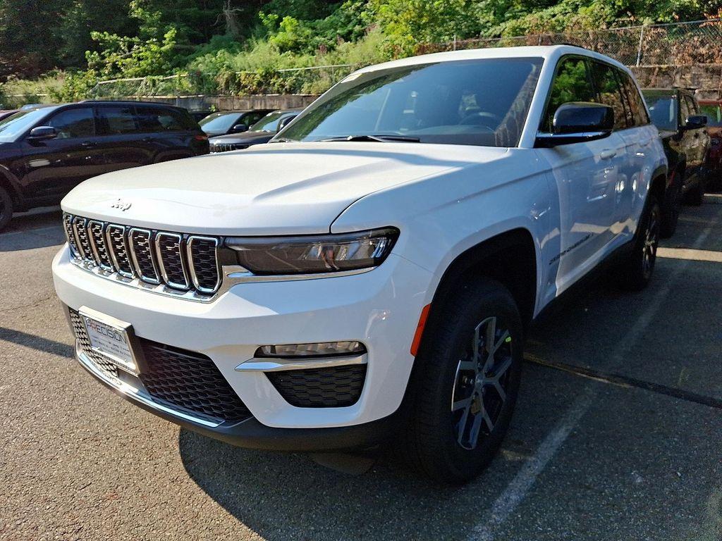 new 2025 Jeep Grand Cherokee car, priced at $49,415