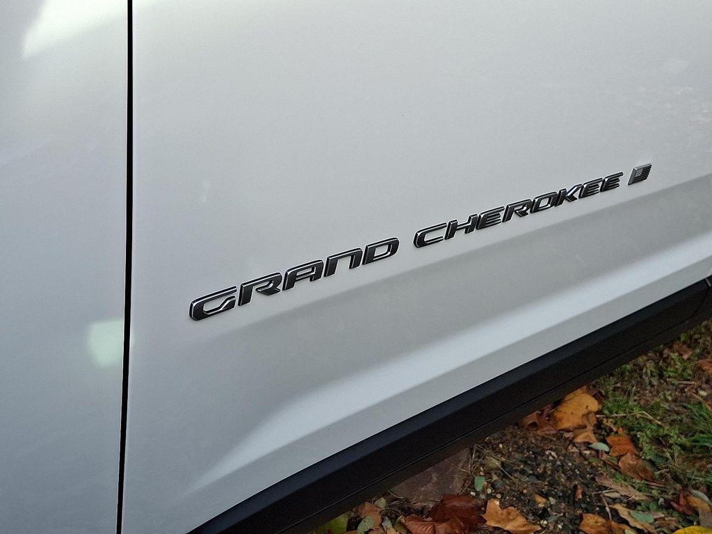 new 2025 Jeep Grand Cherokee car, priced at $49,415