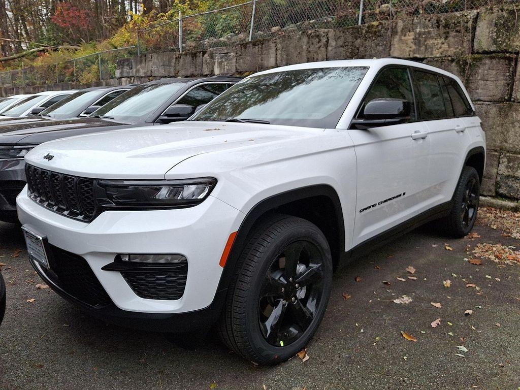 new 2025 Jeep Grand Cherokee car, priced at $52,140