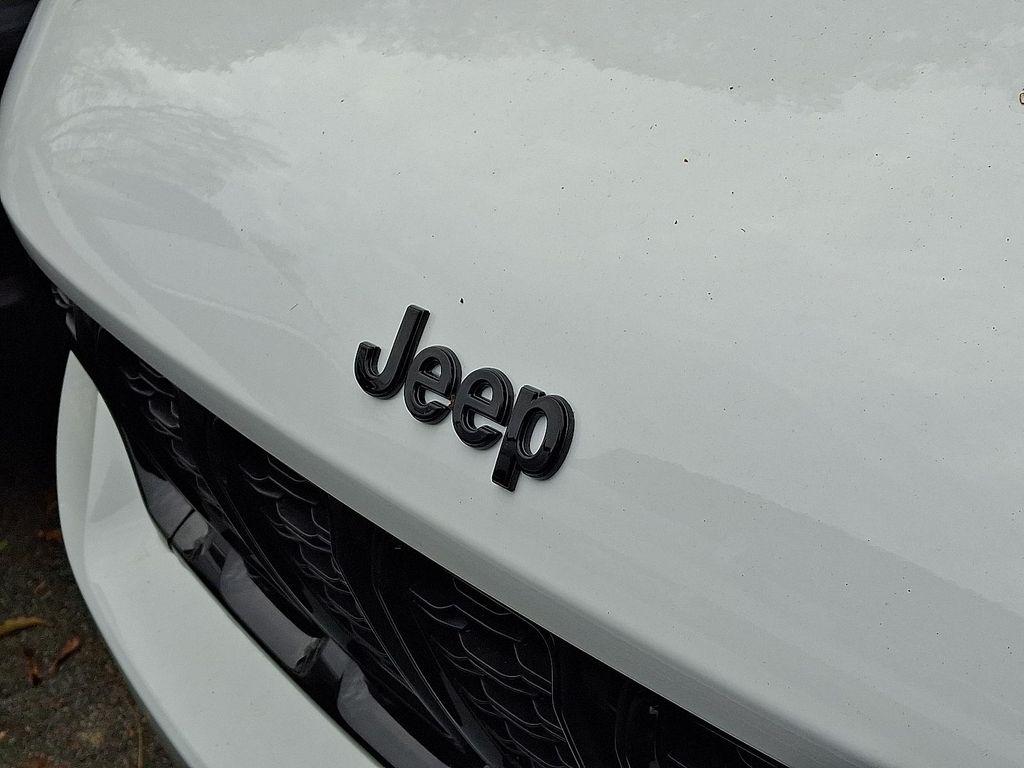 new 2025 Jeep Grand Cherokee car, priced at $52,140