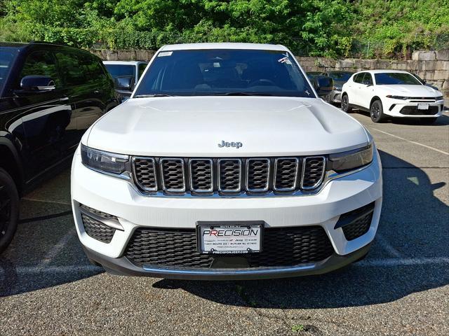 new 2025 Jeep Grand Cherokee car, priced at $40,830