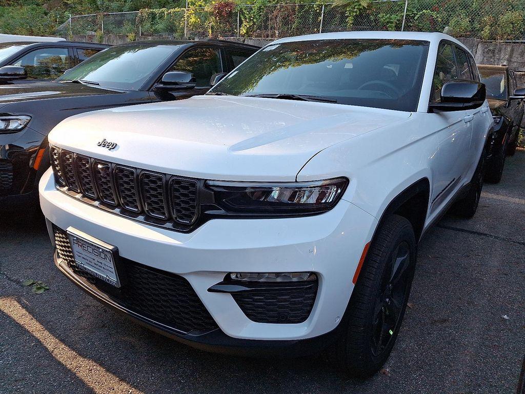 new 2025 Jeep Grand Cherokee car, priced at $55,490