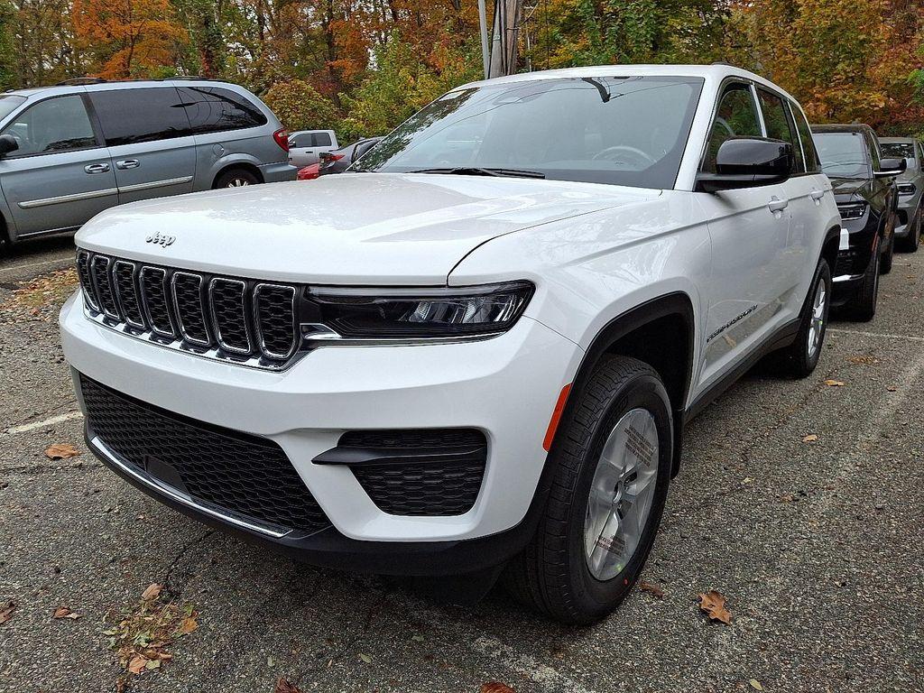 new 2025 Jeep Grand Cherokee car, priced at $42,205