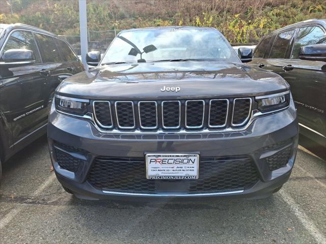 new 2025 Jeep Grand Cherokee car, priced at $43,970