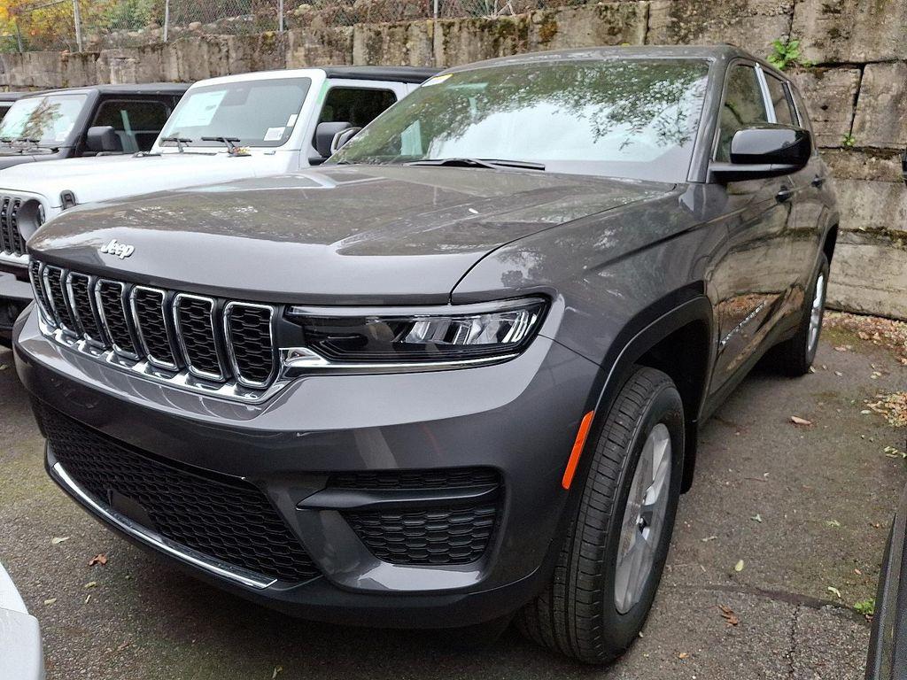 new 2025 Jeep Grand Cherokee car, priced at $42,800