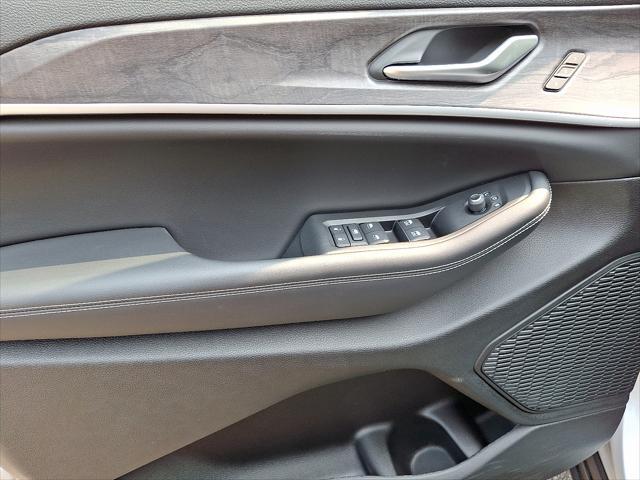 used 2023 Jeep Grand Cherokee car, priced at $39,933