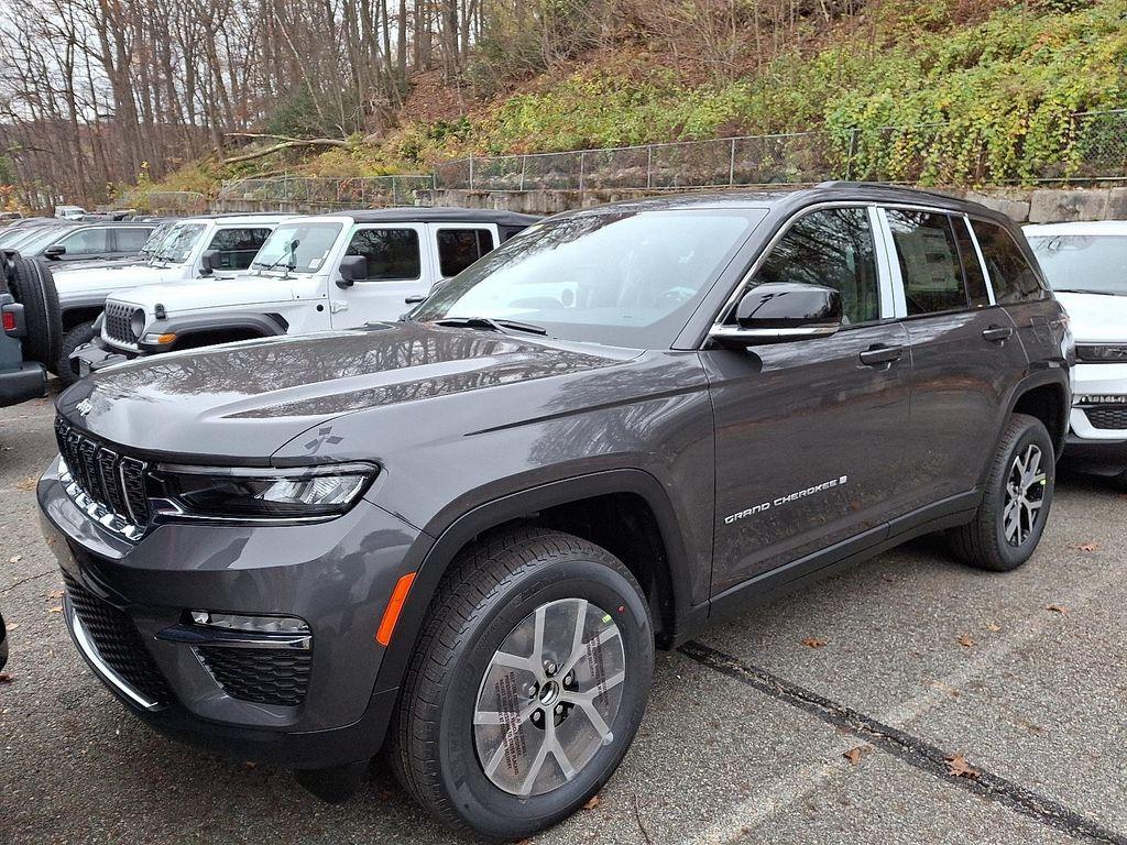 new 2025 Jeep Grand Cherokee car, priced at $47,495