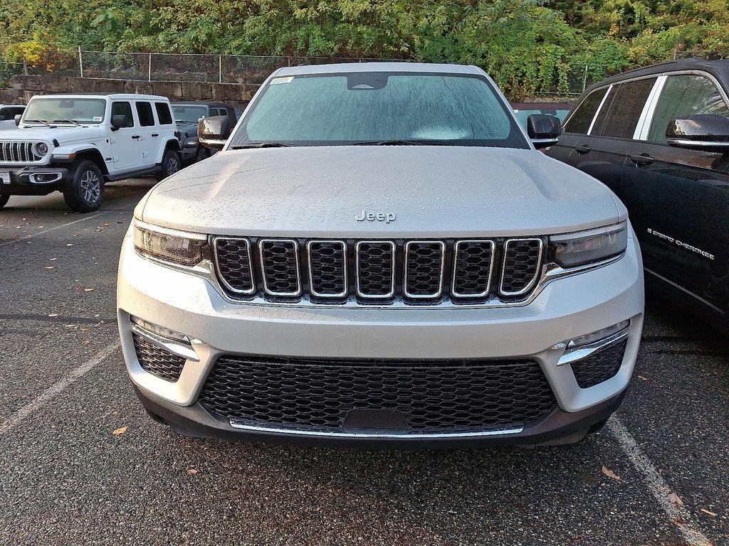 new 2025 Jeep Grand Cherokee car, priced at $50,010