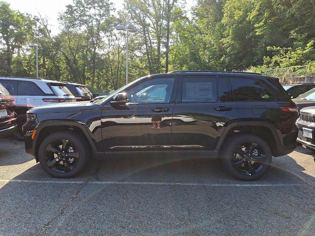 new 2025 Jeep Grand Cherokee car, priced at $48,375