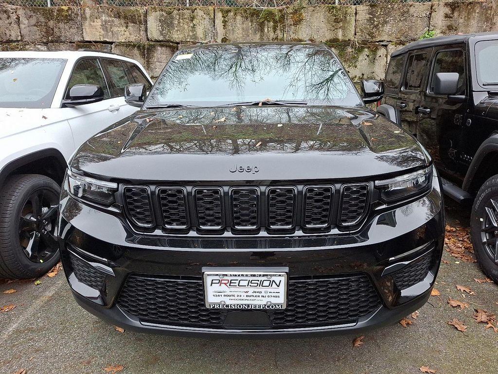 new 2025 Jeep Grand Cherokee car, priced at $53,735