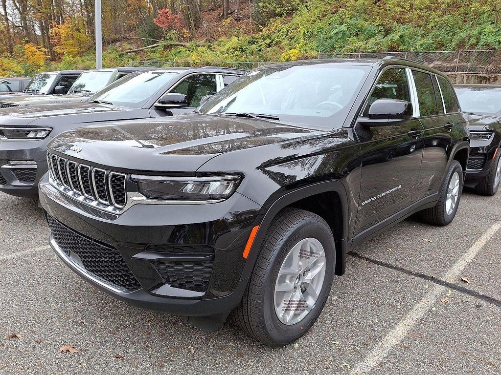 new 2025 Jeep Grand Cherokee car, priced at $42,800
