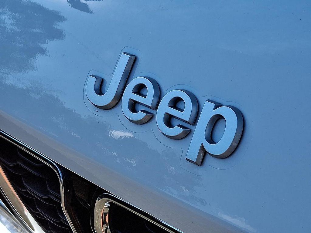 new 2025 Jeep Grand Cherokee car, priced at $47,325