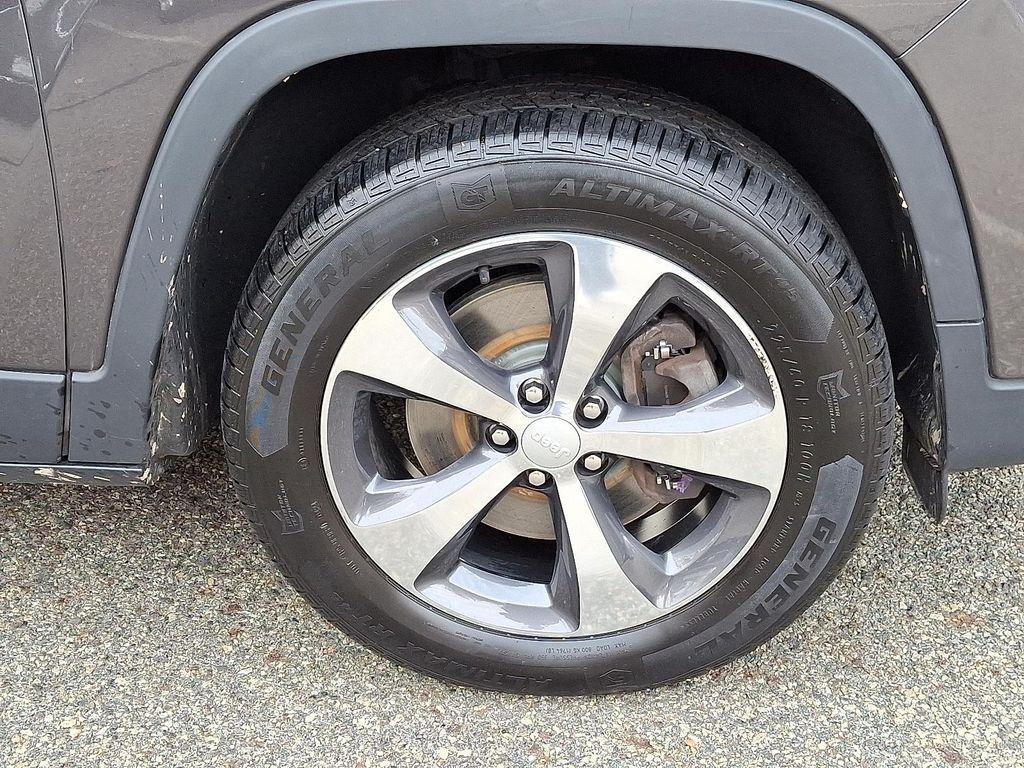 used 2019 Jeep Cherokee car, priced at $18,629