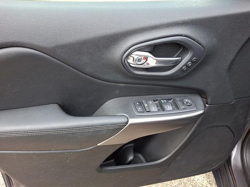 used 2019 Jeep Cherokee car, priced at $18,629