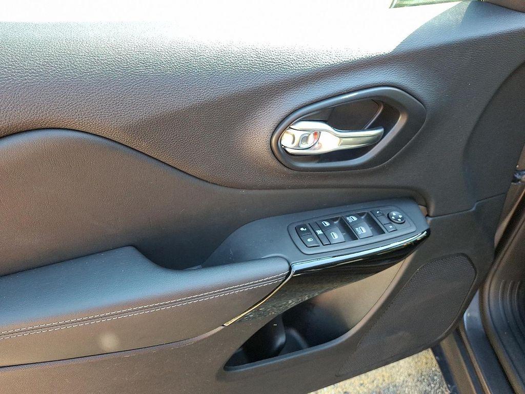 used 2023 Jeep Cherokee car, priced at $24,933