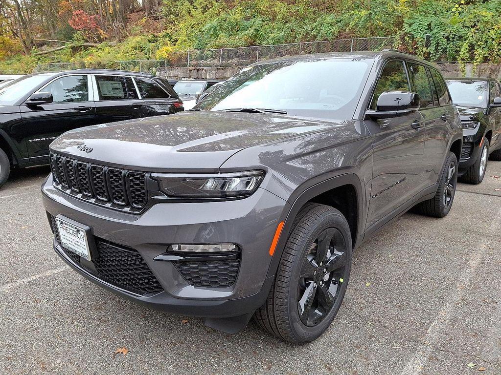 new 2025 Jeep Grand Cherokee car, priced at $52,735