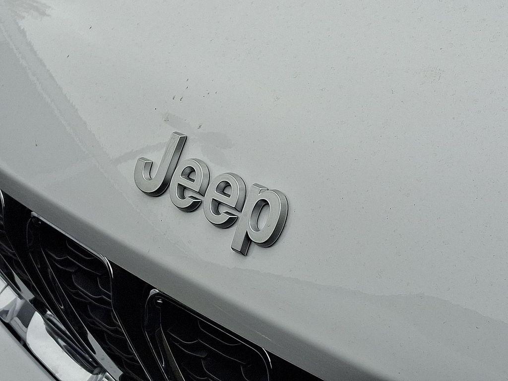 new 2025 Jeep Grand Cherokee car, priced at $43,575