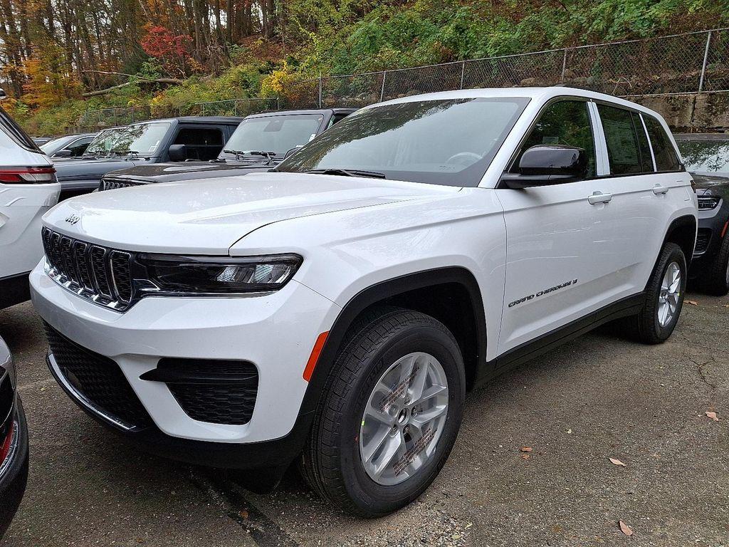new 2025 Jeep Grand Cherokee car, priced at $43,575