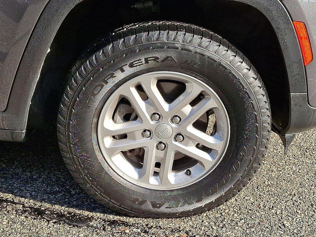 used 2023 Jeep Grand Cherokee car, priced at $29,933