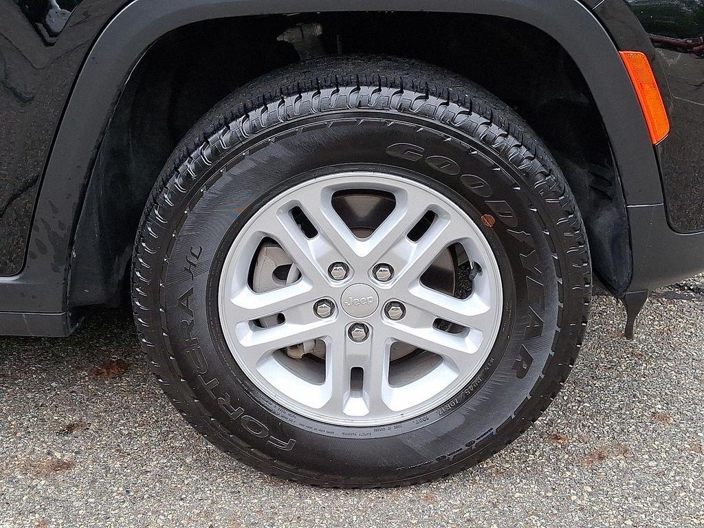 used 2023 Jeep Grand Cherokee car, priced at $31,533