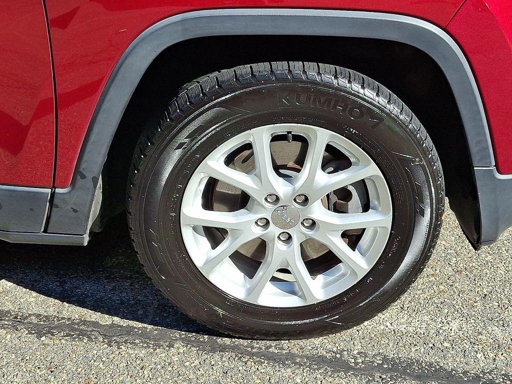 used 2017 Jeep Cherokee car, priced at $9,937