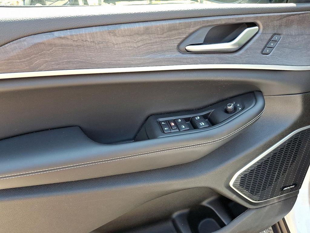 used 2023 Jeep Grand Cherokee car, priced at $35,923