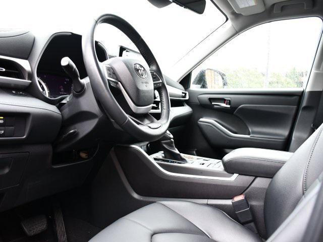 used 2022 Toyota Highlander car, priced at $39,300