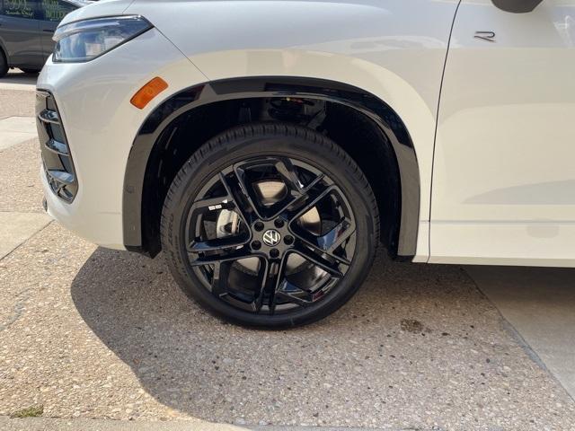 new 2025 Volkswagen Tiguan car, priced at $36,674