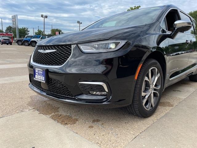 new 2024 Chrysler Pacifica car, priced at $52,925