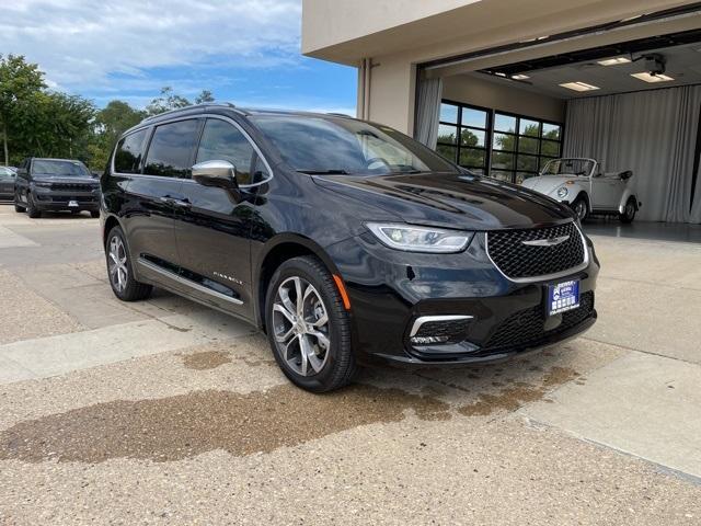 new 2024 Chrysler Pacifica car, priced at $52,925