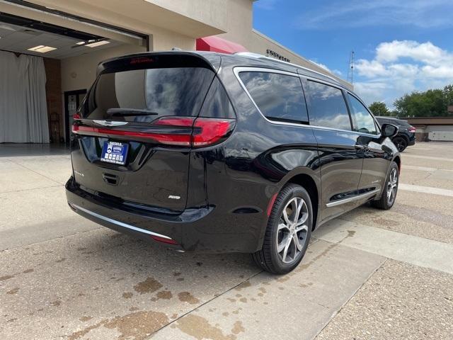 new 2024 Chrysler Pacifica car, priced at $52,925