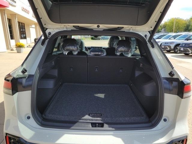 new 2025 Volkswagen Tiguan car, priced at $37,677
