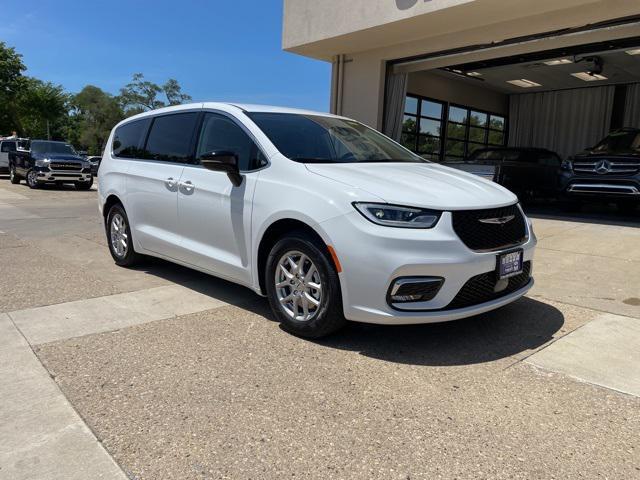 new 2024 Chrysler Pacifica car, priced at $38,255