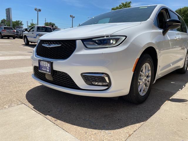 new 2024 Chrysler Pacifica car, priced at $38,255