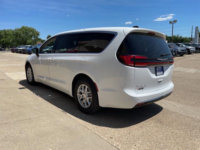 new 2024 Chrysler Pacifica car, priced at $38,255