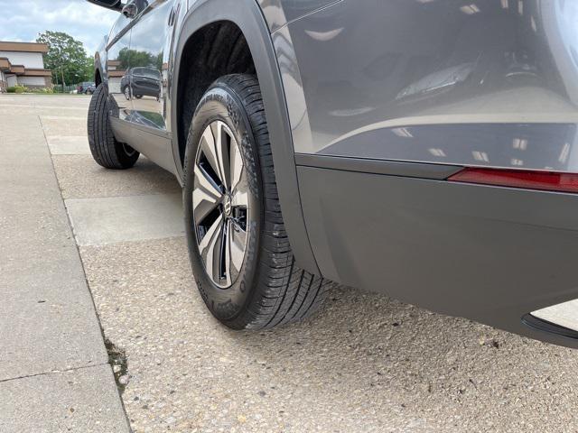 new 2024 Volkswagen Atlas car, priced at $37,828