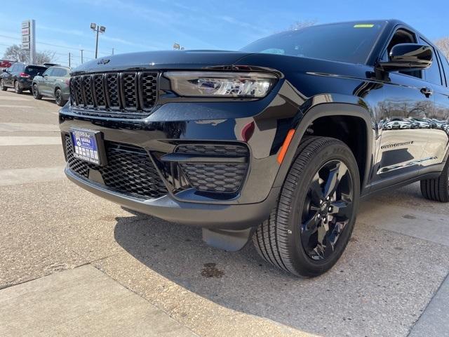 new 2025 Jeep Grand Cherokee car, priced at $44,227