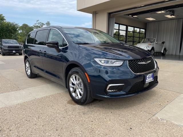 new 2024 Chrysler Pacifica car, priced at $41,990